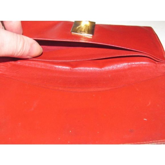 GUCCI Vintage Red Leather with Gold Hand Clasp - Picture 11 of 12